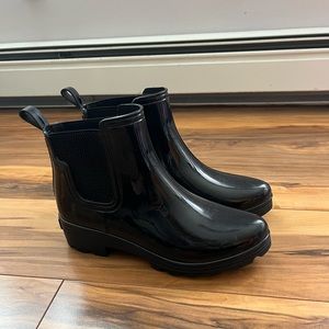 Black booties size 6 (run large)